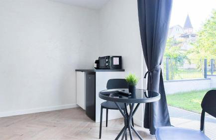ALFA Stuttgart Doppelzimmer Teeküche Porsche Bosch l Gemeinschaftsbad WIFI SmartTV l Terrasse l Double room with kitchenette and shared bathroom l Terrace BS21A4 - Foto 9