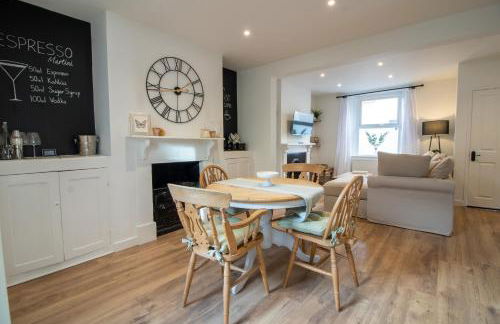 Stylish and Modern Town Centre End-of Terrace Home - Foto 12