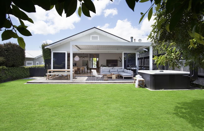 Executive State-Of-The-Art Home - Spa - Photo 1