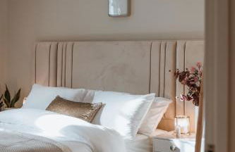 2 Bed Apartment Overlooking the Square Step Out to Shops & Dining - Foto 28