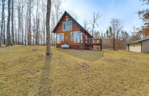 1 Mi to South Twin Lake Cabin with Deck in Trego! - Foto 26
