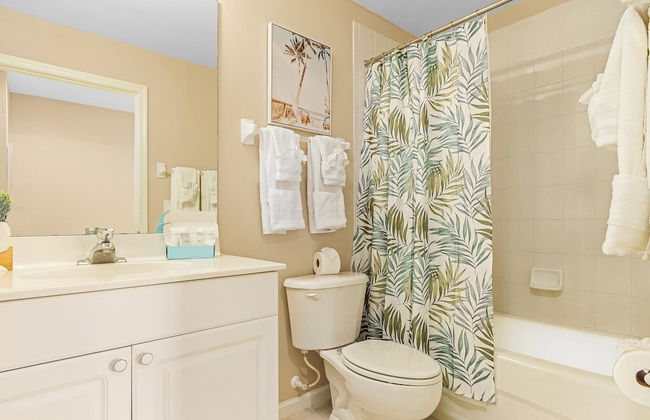 Crown Colony #101 - 16146 Mount Abbey Way 2 Bedroom Condo by RedAwning - Foto 15