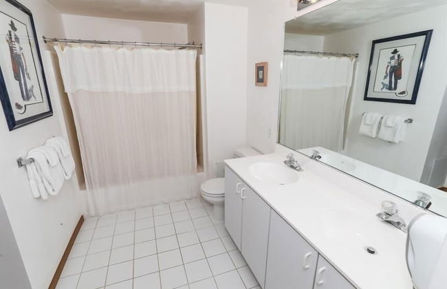 Seven Springs Stonegate 2 Bedroom Condo, Ski-In/Out, Sleeps 8! by RedAwning - Foto 6