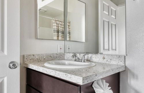 N Hollywood 2BR w Gym Pool nr TJ Shops LAX-591 - Foto 12