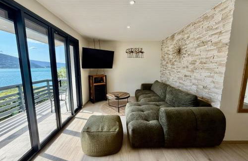 La Maison du Lac sleeps 10 and has air conditioning - Foto 34