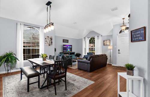 Large Luxury 4-BR Home EPIC GameRoom! Lighted Deck & Grill! - Foto 2