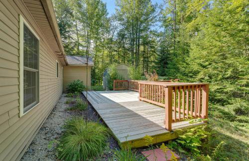 4 Mi to Long Lake! Secluded Haven with Fenced Yard - Foto 22