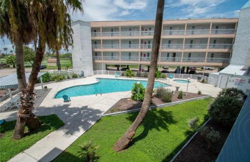 Corpus Christi North Beach Cozy Condo, 2 Heated pools and Balcony Ocean Views! - Foto 3