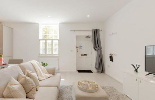 Elegant Epsom Family - Photo 7