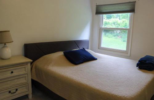 Large home with hot tub in serene wooded setting - Foto 69