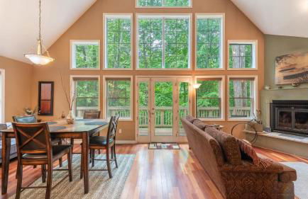 Bear Trail Chalet by Avantstay Retreat w/ Outdoor Living Deck & Fire Pit - Foto 1