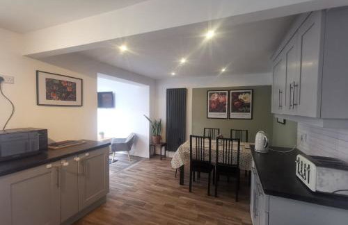 EMA, Castle Donington Circuit contractors group 4 bedrooms 7 bed house-private parking - Foto 1