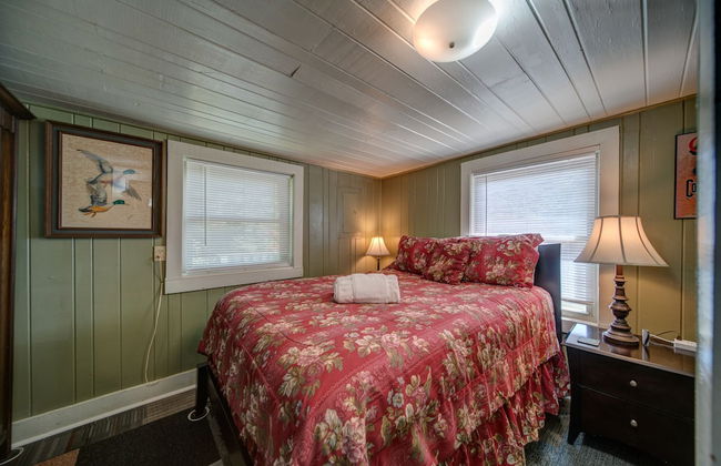 Moonshiner's Cabin Minutes From Two Wheels! - Foto 5