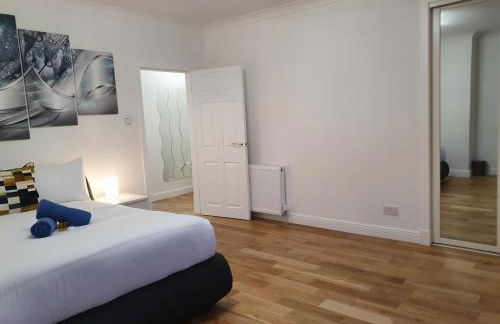 Glasgow Comfortable and Modern 3 Bedroom Mid Terraced Villa - Foto 44
