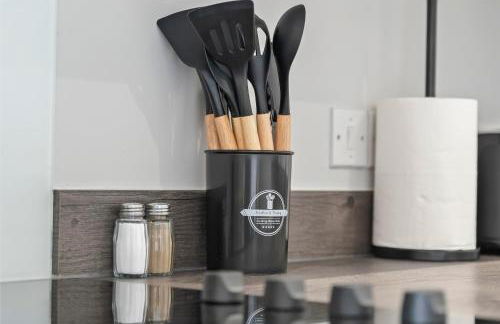 Tropical Suite - 2 Bed 2 Bath City Centre Netflix Games - Exclusive Weekly and Monthly DEALS - Raozee Homes - Foto 37