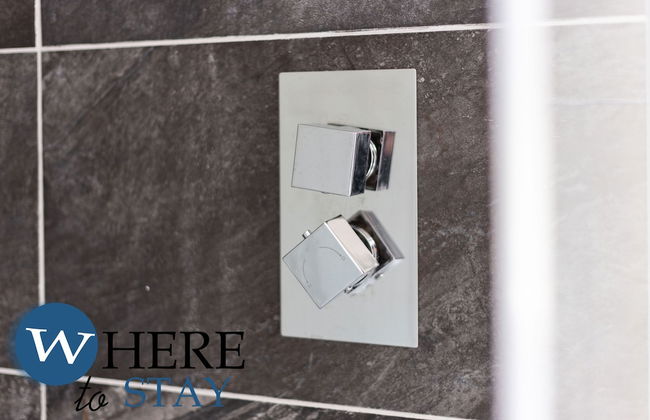 Elegant 4bed House-free Parking - Photo 16