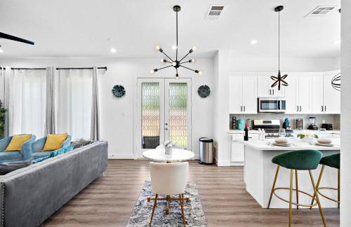 Cozy Home Near MedCenter, Uptown, & Downtown - Foto 16