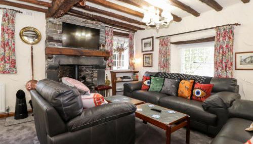 Ann Tysons House - Photo 2