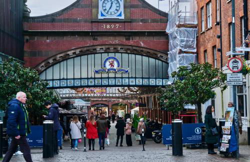 Queen Annes court luxury apartment on high street - Photo 13