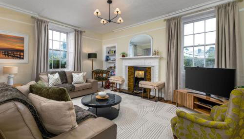 3-Bed Georgian Townhouse Next to Wellbeing Clinic - Photo 1