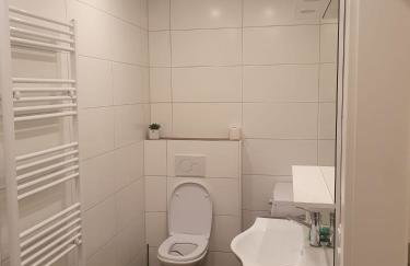 Ruhige 80 m2 Duplexwohnung mit Garten, 2 Bädern und Parkplatz nahe Innenstadt - Photo 5