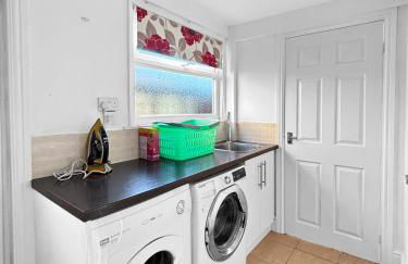 Amaya Nine Sleeps 7 Large 4 bed house - Bottesford - Foto 25