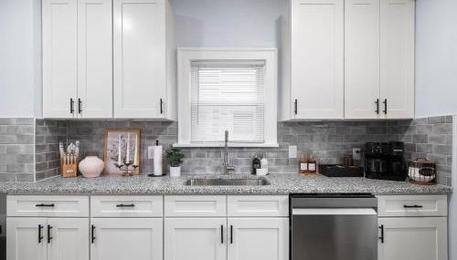 4 Bed 2 Bath Walk to Lakewood Restaurants and Shops - Photo 5