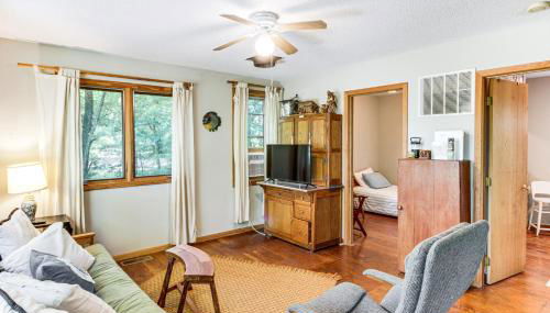 Charming Getaway Rustic Cabin on West Battle Lake - Foto 5