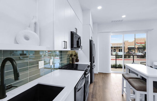 Luxury Resort-style Living Centrally Located - Foto 7