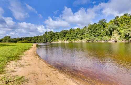 Riverfront Florida Escape with Grill and Fire Pit! - Foto 1