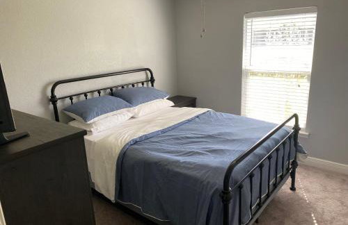 Gone Coastal! Large Heated pool home 30 min from beaches! - Foto 34