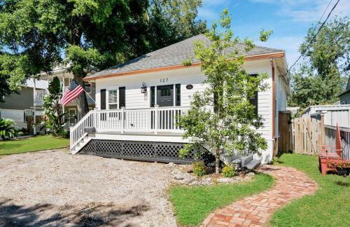 Charming Cottage w Pool, Walkable to Downtown - Foto 32