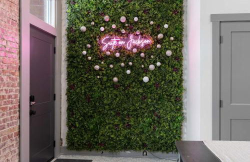 Private Boutique Getaway - Fireplace & Soaking Tub - Downtown Loft - by Cross-Key Vacation Rentals - Photo 7