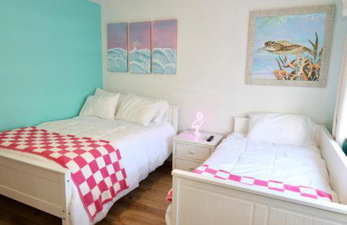 Pink Dream House - 2BR, Pools, Patios, & Walk to Ocean in Panama City Beach - Foto 41