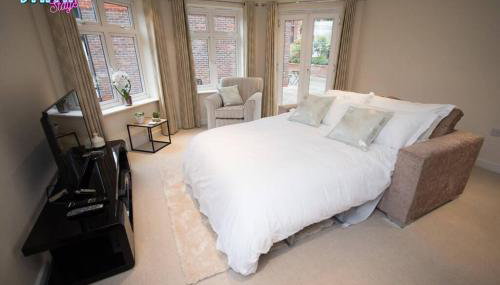 Spacious Central Leatherhead Apt Long Term Stay - Photo 5