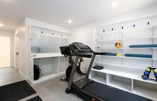 38-Acres of Luxury: 9BR, Indoor Pool, Gym, Near ND - Foto 2