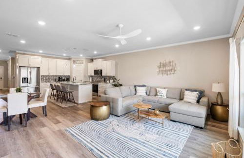 Stylish Townhouse with BBQ, Pool & Near Beach - Foto 13