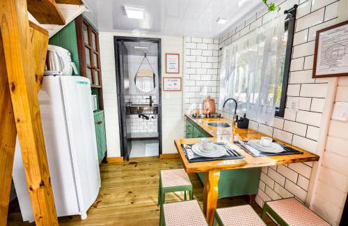 Loft Americano para Casais - Lareira Externa, Rio no Terreno, Rede Suspensa e Churrasqueira - Foto 19