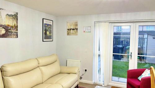 Newbuild - 3 bedrooms, 2 baths,5 mins from airport - Foto 3