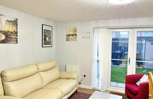 Newbuild - 3 bedrooms, 2 baths,5 mins from airport - Foto 3