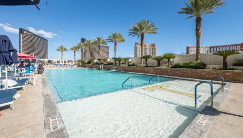 TRUMP 56th Floor - Sphere and Strip View - No Resort Fees - Foto 5, sunbed