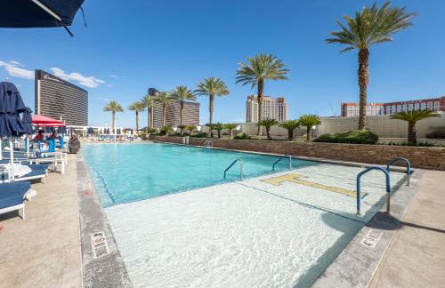 TRUMP 56th Floor - Sphere and Strip View - No Resort Fees - Photo 5