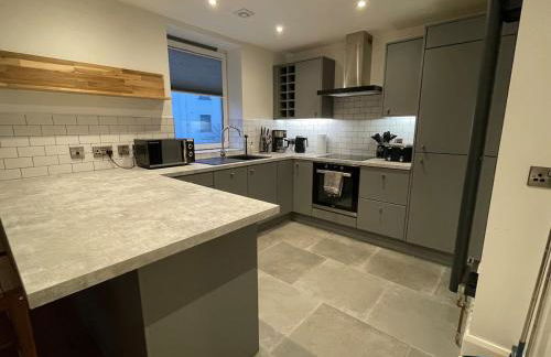 1 bedroom city centre apartment with free parking - Foto 18