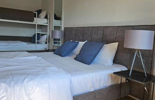 CASA8070 - Exklusive große Maisonette-Wohnung 91 qm für Familien, Gruppen, Geschäftsreisende, inklusive Parkplatz, WLAN, Kaffee und Tee, voll ausgestattet für 1 bis 9 Personen, zentrumsnah an der Autobahn A9 Ingolstadt-Süd - Photo 33