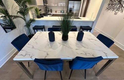 Century City Cozy 3 Bedroom Apartment with Parking 302,303 - Foto 52