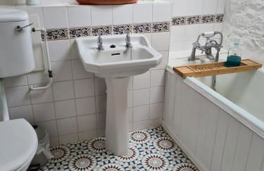 Cosy couples bolthole heart of Brecon Beacons - Photo 14