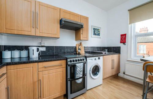 Spacious Apartment - Parking - Sleeps 5 - Foto 3