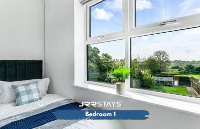 JRR STAYS 3Bed Sleeps 8- Coventry/Antsy M6-J2 CV7 - Photo 28