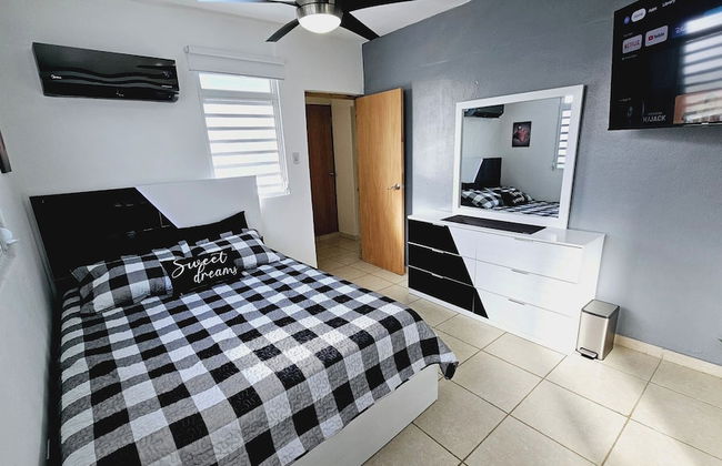 Cozy and Modern Apartment Black & White With Jacuzzi on Terrace - Photo 9