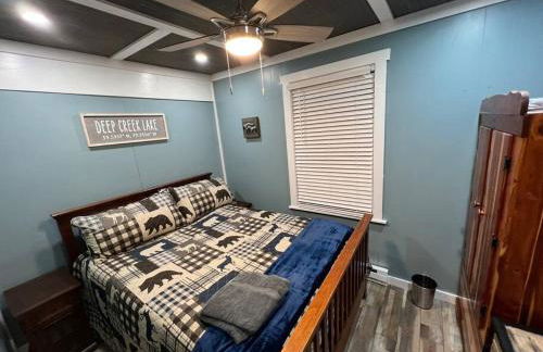 Cubs Den - Hot Tub- Walk to Lake- Fire Pit - Kayaks - Foto 17